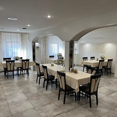 Golden Golem Hotel & Spa Prague Exterior photo