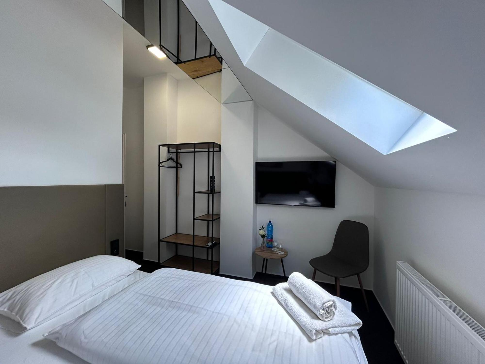 Golden Golem Hotel & Spa Prague Exterior photo