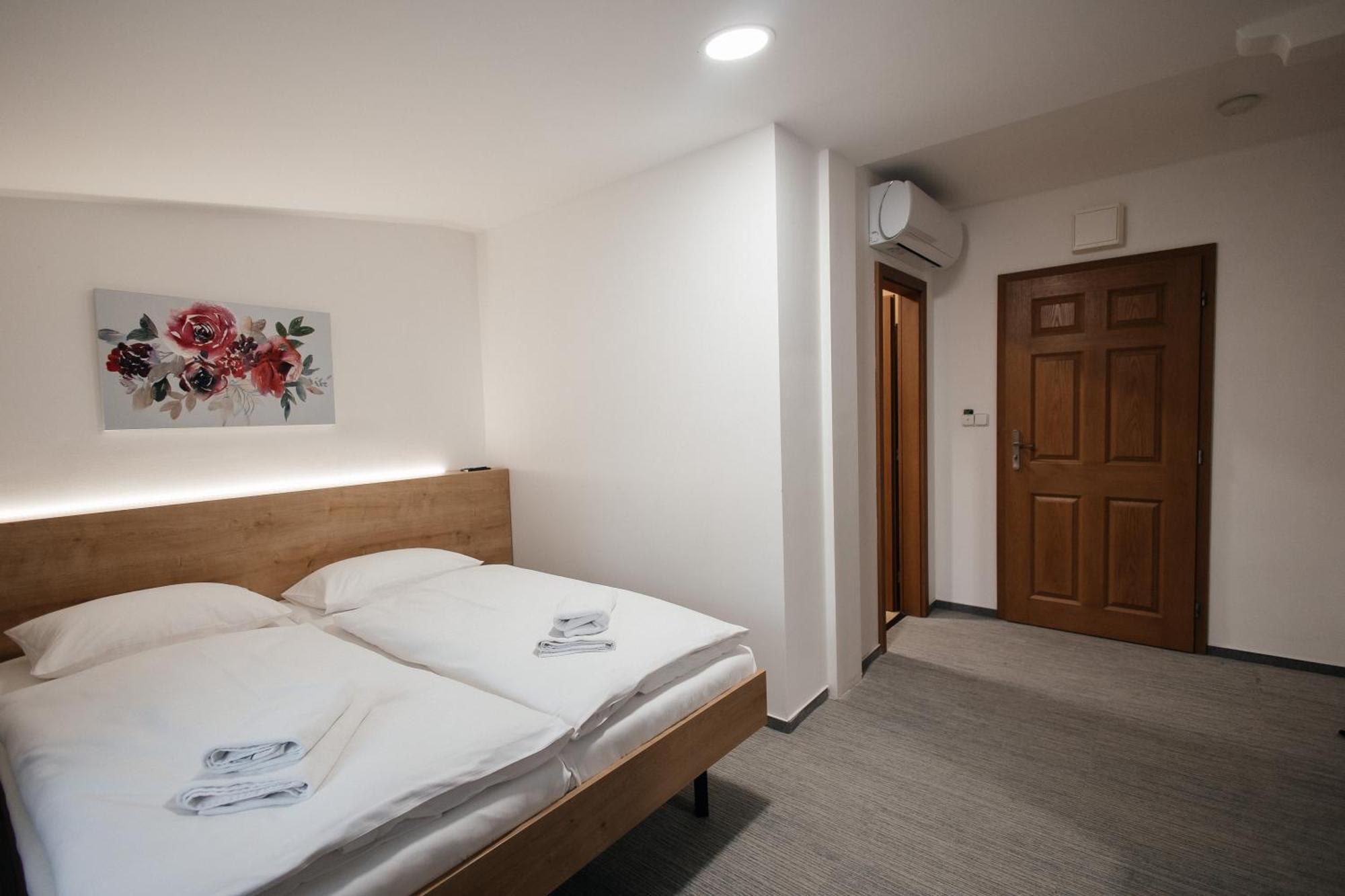 Golden Golem Hotel & Spa Prague Exterior photo